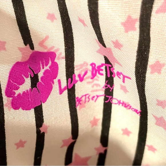 Betsey Johnson Wristlet Hot Pink Bear with heart glasses EUC - Picture 5 of 7